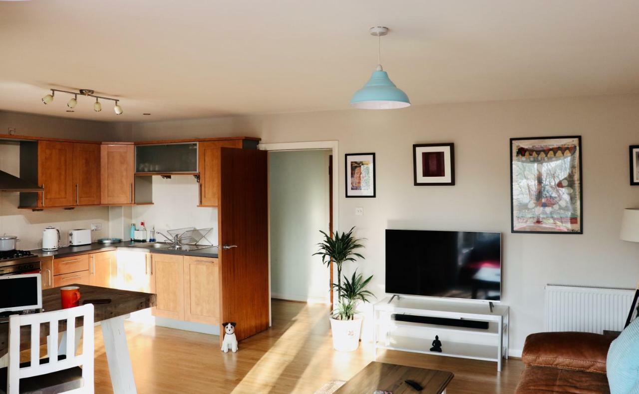 Apartment Art - Port Of Leith - Secure Parking Edinburgh